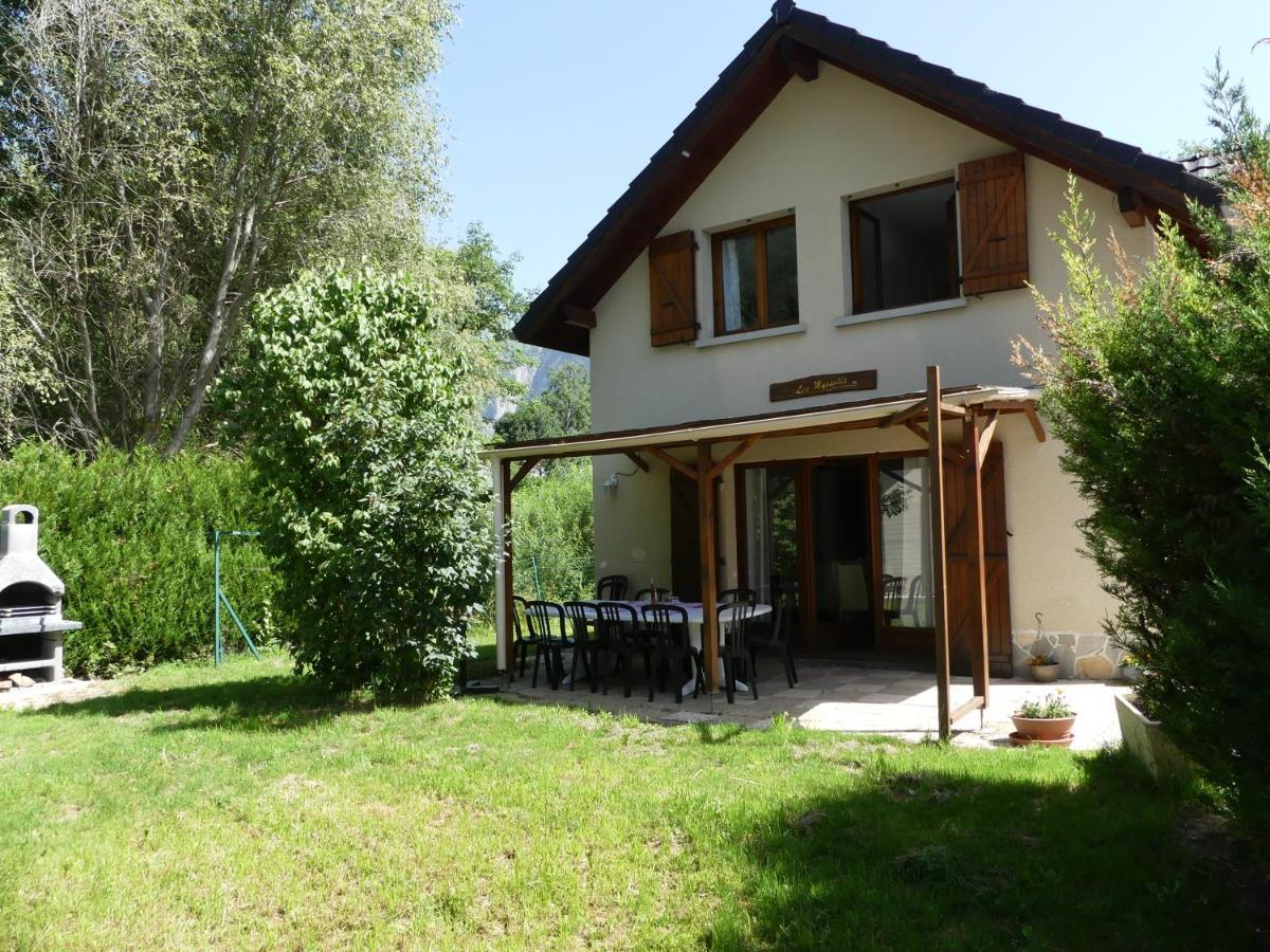 Chalet Les Myosotis Le Bourg-dʼOisans Exterior foto