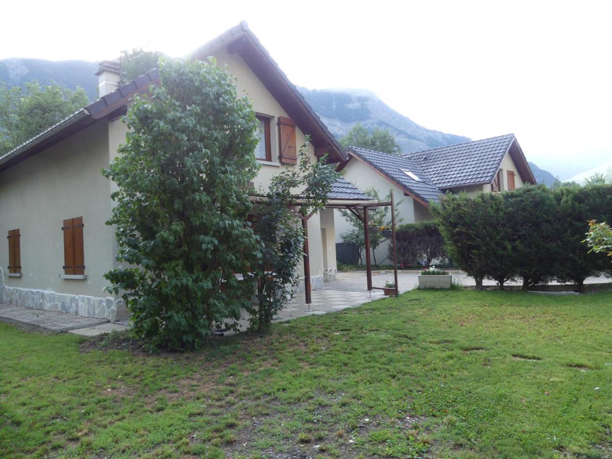Chalet Les Myosotis Le Bourg-dʼOisans Exterior foto