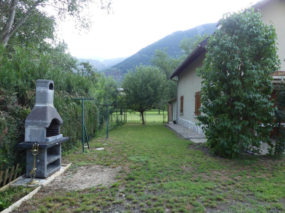 Chalet Les Myosotis Le Bourg-dʼOisans Exterior foto
