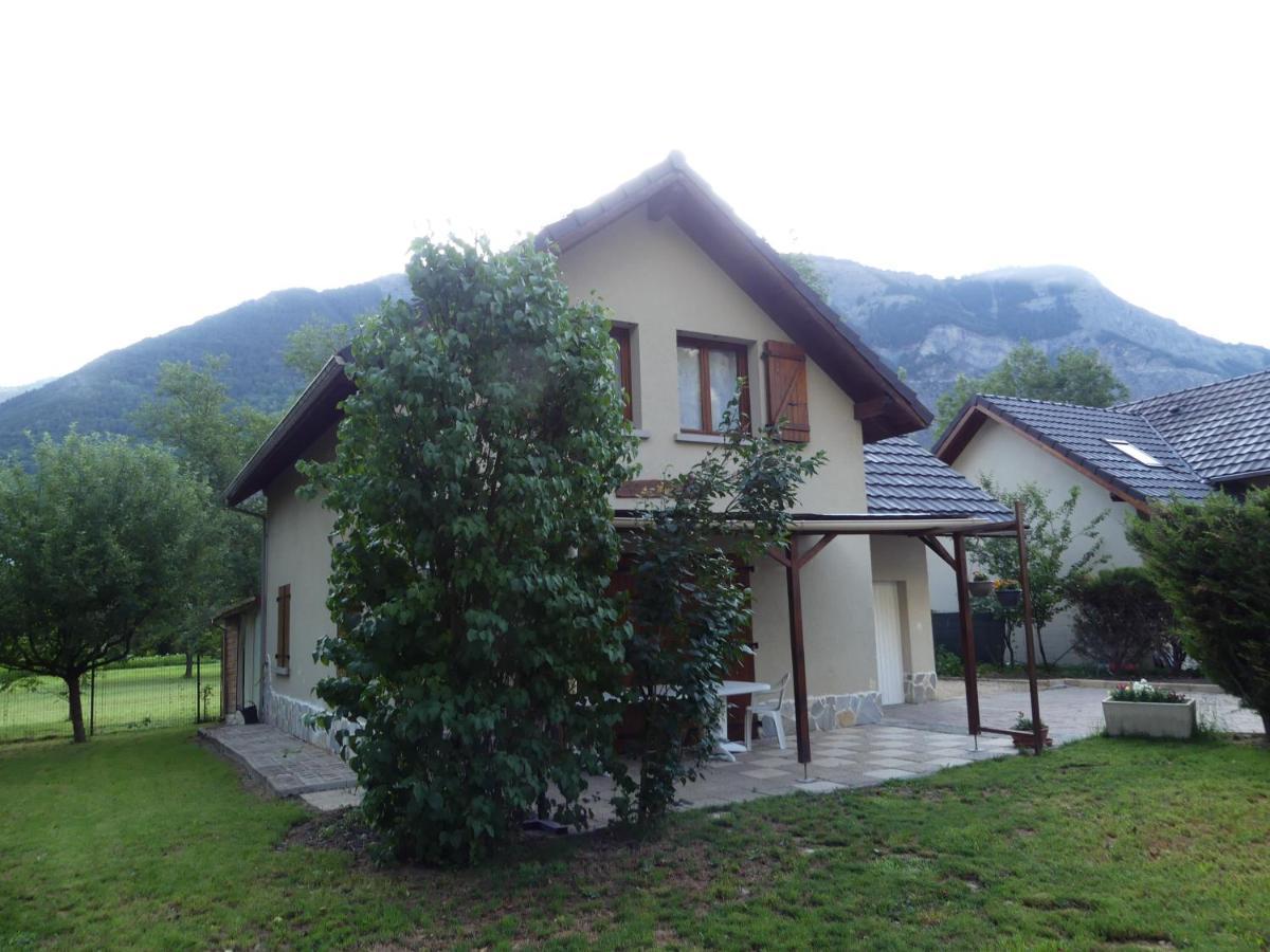 Chalet Les Myosotis Le Bourg-dʼOisans Exterior foto